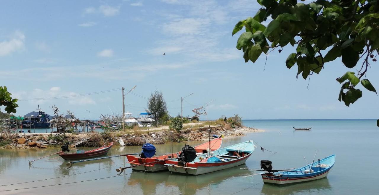 Red Pearl Beach Resort Chaloklum Bagian luar foto