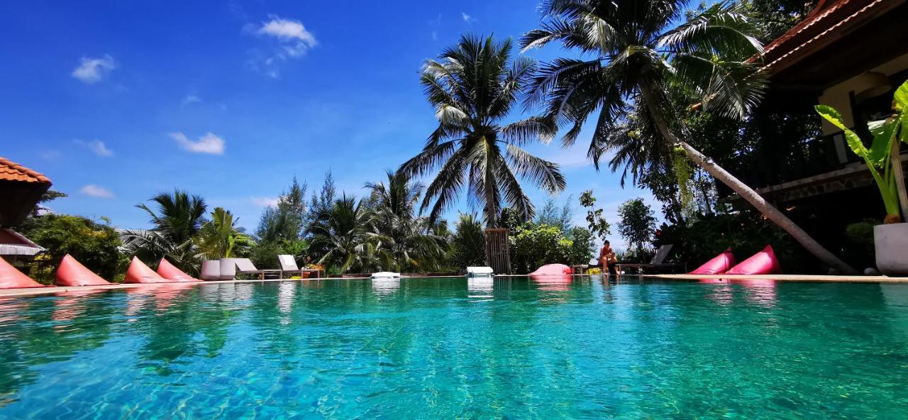 Red Pearl Beach Resort Chaloklum Bagian luar foto