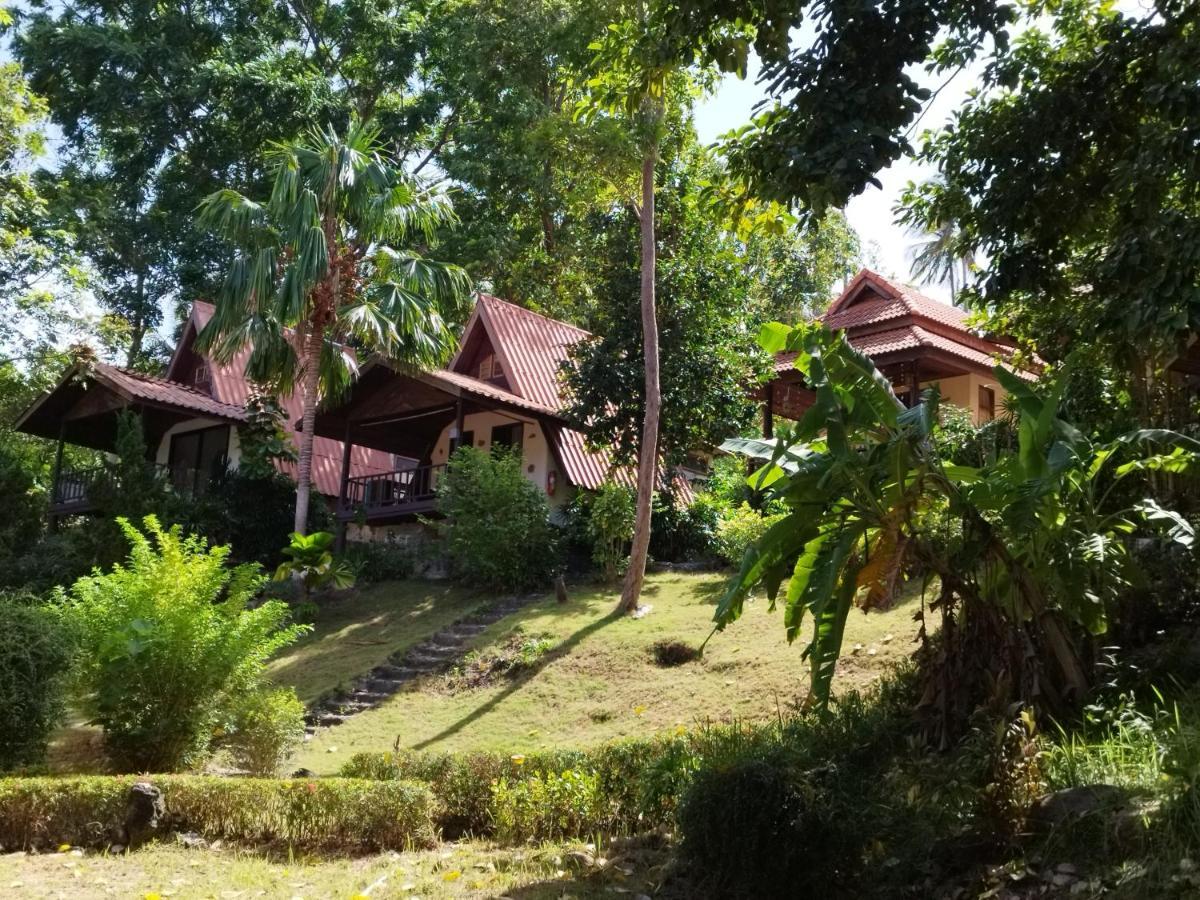 Red Pearl Beach Resort Chaloklum Bagian luar foto